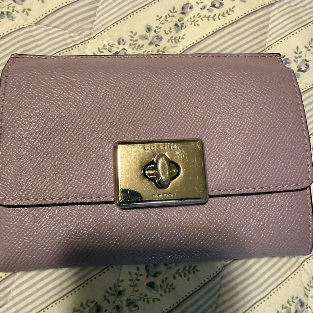 COACH Lavender Cassidy Turnlock Medium Wallet - Picture 2 of 6